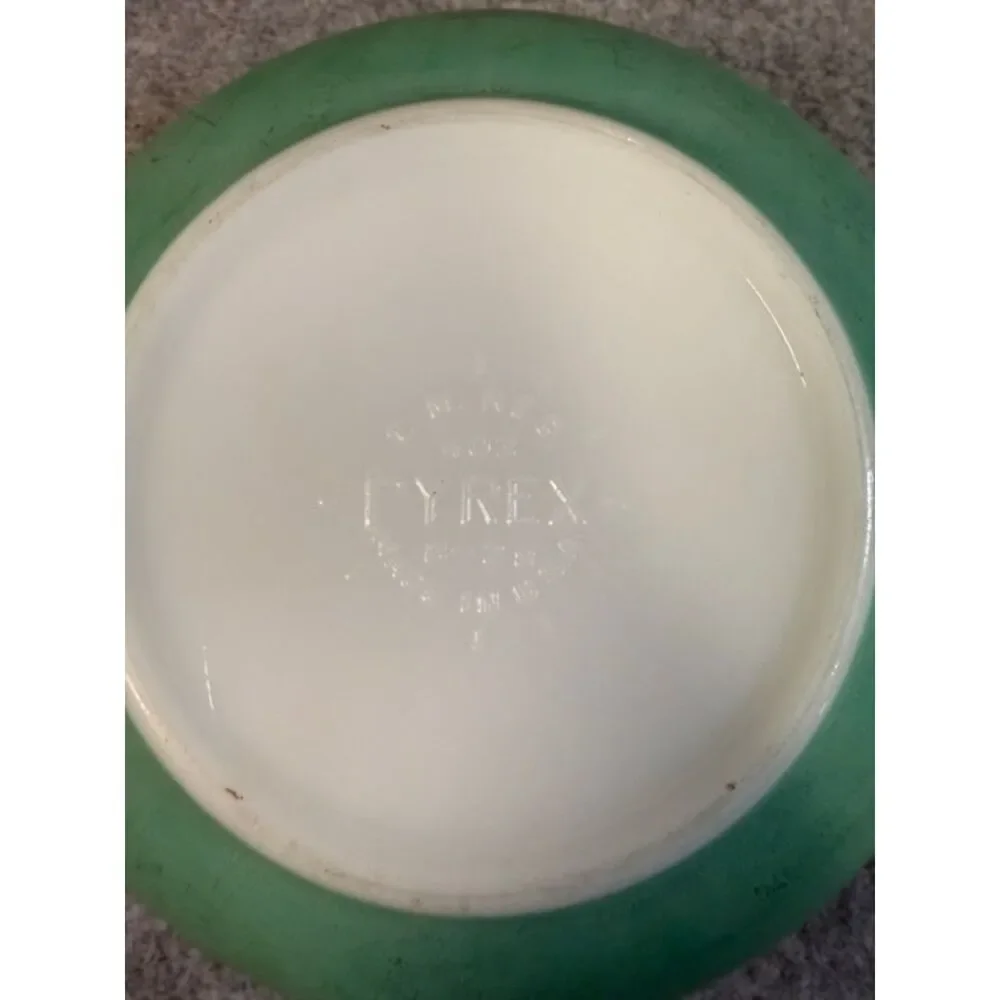 Vintage Pyrex 403 Verde Avocado Green Mixing Bowl 2.5 Qt MCM USA